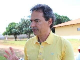 Prefeito de Campo Grande, Marquinhos Trad (PSD), durante entrevista neste domingo (dia 16). (Foto: Marina Pacheco).