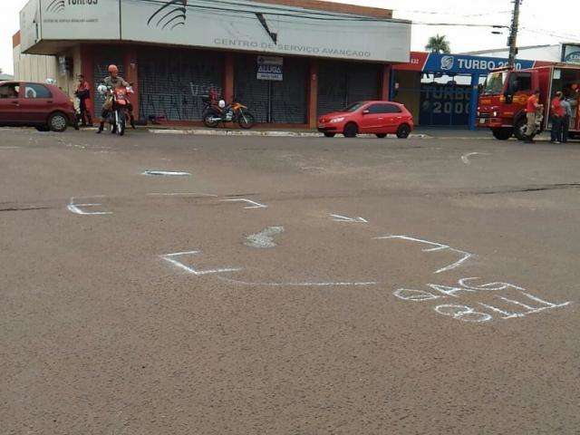 Colisão entre carro e moto tumultua trânsito na região do terminal Morenão