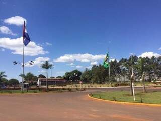 Avenida que dá acesso a Ponta Porã, cidade de Mato Grosso do Sul que faz fronteira com o Paraguai.