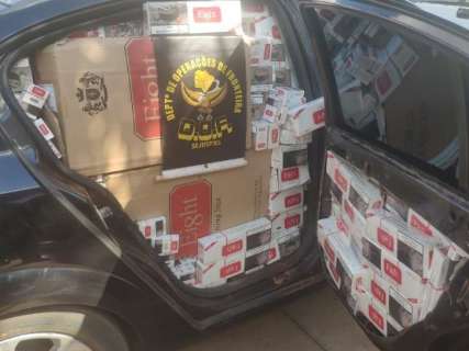 Batedor e comparsa são presos com 2 mil pacotes de cigarros contrabandeados 