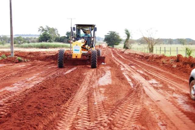 Estradas destru&iacute;das pela chuva em julho s&atilde;o recuperadas em assentamentos