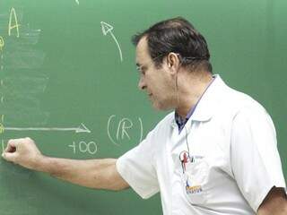 Paulo era professor de Matemática na Escola Bionatus (Foto: divulgação/Facebook)