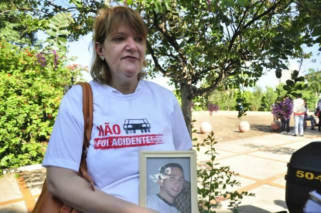 Fam&iacute;lias relatam as dores e sonhos frustrados por b&ecirc;bados no volante
