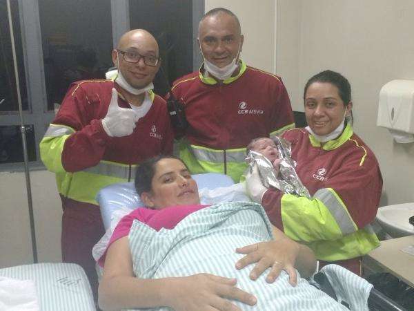 Beb&ecirc; nasce ambul&acirc;ncia na BR-163 a caminho do hospital