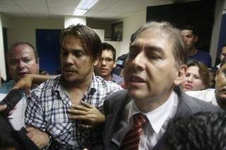 Antes da votação ser concluída, Bernal deixa sede do Legislativo (Foto: Marcelo Victor)
