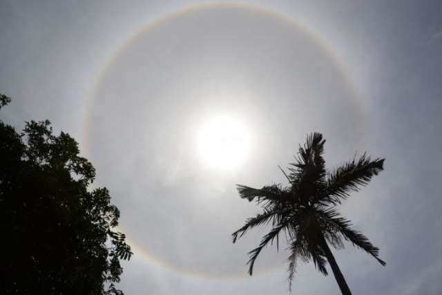 Halo em volta do sol d&aacute; o recado: calor vai continuar