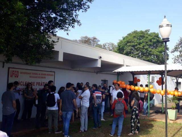 Reitora tempor&aacute;ria aponta &ldquo;ambiente hostil&rdquo; para cancelar reuni&atilde;o
