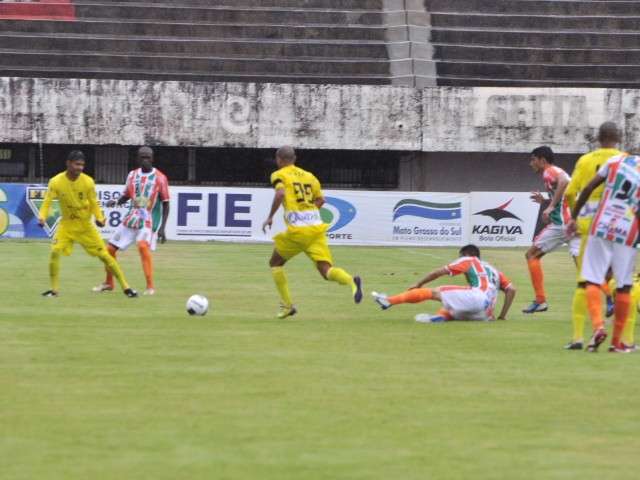 Cene termina primeiro tempo vencendo por 2 a 0