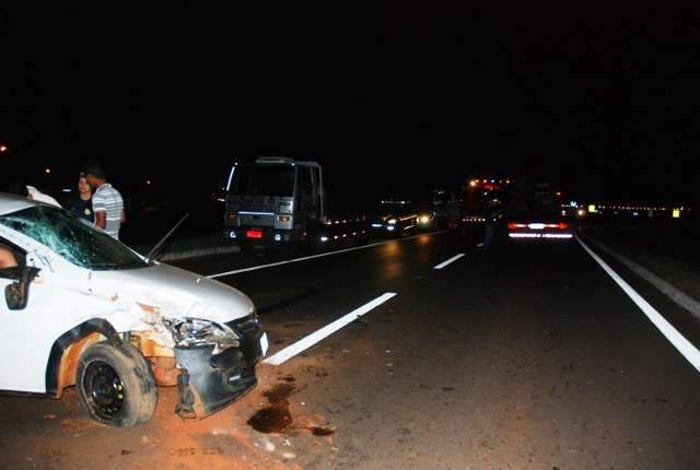 Quatro ficam feridos ao serem arremessados de carro em rodovia