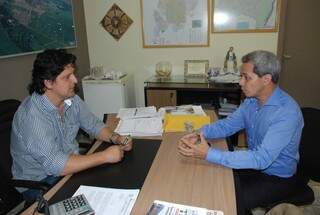 Prefeito Léo Matos com o superintendente da Caixa, Paulo Antunes (Foto: Divulgação)