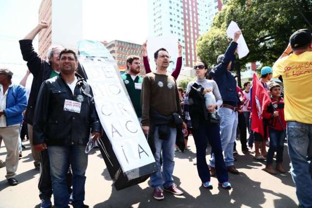 Ao som de &ldquo;Fora, Temer&rdquo; e caix&atilde;o, Grito dos Exclu&iacute;dos faz protesto