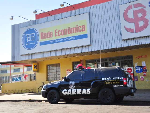  Ladr&otilde;es arrombam caixa eletr&ocirc;nico e cofre de supermercado na Vila Palmira 