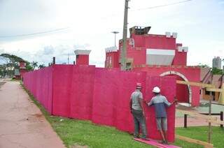 Operários estão trabalhando na remodelação da &quot;Cidade do Natal&quot; (Foto: João Garrigó)