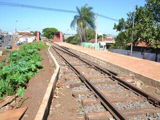 Malha ferroviária será mantida, mas ao lado de calcadão. (Foto: Minamar Júnior)