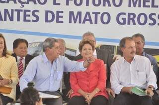 Dilma vê manifestação contra e a favor demarcação de terras indígenas (Foto: João Carrigó)
