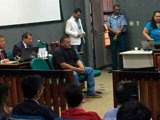 osé Moreira Freire, sentado na cadeira verde, foi condenado por matar a tiros o delegado aposentado Paulo Magalhães em junho de 2013 (Izabela Sanchez)