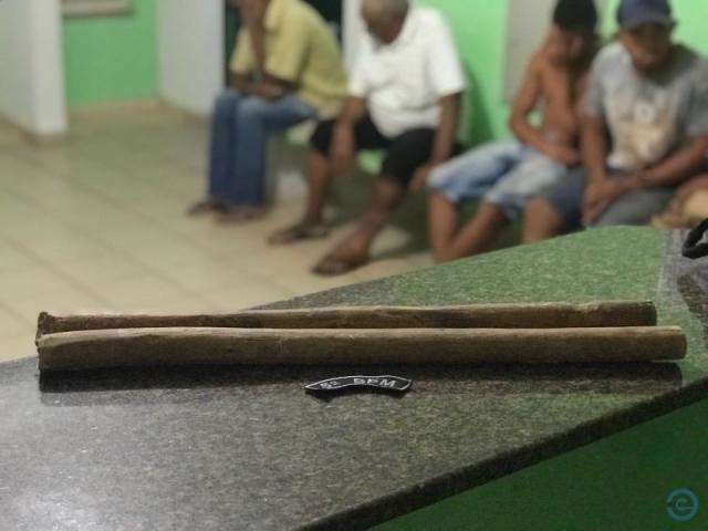 Idoso &eacute; preso ap&oacute;s golpear adolescente com foice  