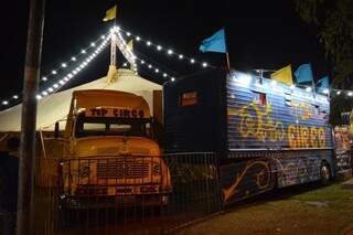 Circo está montado na Avenida Manoel da Costa Lima. (Foto: Thailla Torres)