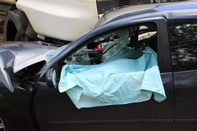 Motorista de Ford Ka tinha 66 anos e mulher ainda n&atilde;o foi identificada