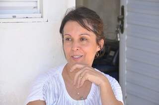Professora Regina mora em Campo Grande. Ela pega a estrada toda terça-feira para dar aula em uma escola rural. (Foto: Marcelo Calazans) 