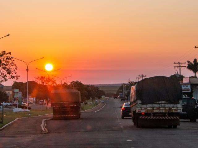 Com pico no fim da tarde, previs&atilde;o &eacute; de 4 mil ve&iacute;culos por hora na BR-163  