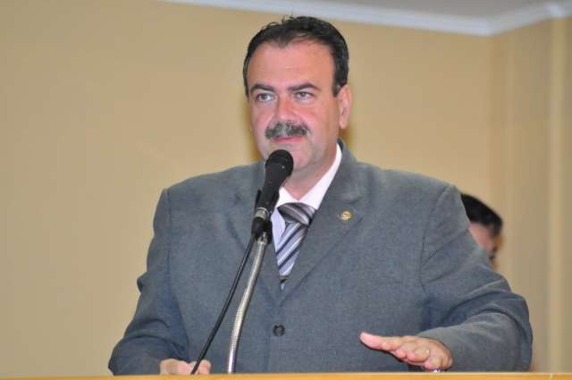 Projeto que regulariza profiss&atilde;o de esteticistas n&atilde;o afeta sal&otilde;es, diz  Siufi