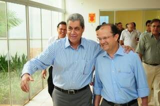 Presidente da Sanesul, José Carlos Barbosa (D) é apontado pelo governador André Puccinelli como o grande responsável pela reestruturação da empresa (Foto: Rodrigo Pazinato)