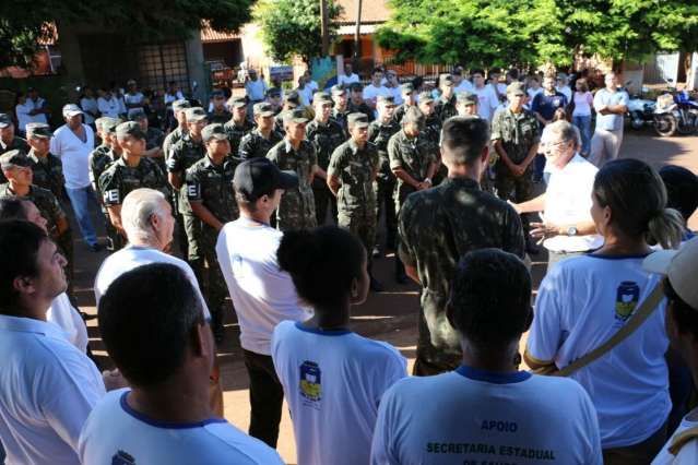 Com apoio de militares, sa&uacute;de inicia &ldquo;opera&ccedil;&atilde;o de guerra&rdquo; contra mosquito