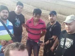 O suspeito foi preso enquanto seguia de moto para uma colônia na zona rural de Amambay, no Paraguai. (Foto: Divulgação) 