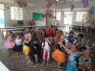 No pátio do Ceinf as crianças fossem a festa (Foto: Anahi Gurgel)