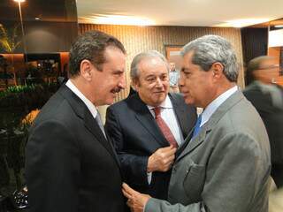 Antonio Russo, ao centro, ao lado de Paulo Correa e Puccinelli.