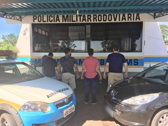 Quatro homens s&atilde;o presos transportando 745 kg de drogas na MS-156
