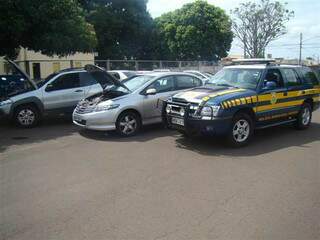 Os carros foram roubados em Goiânia e que seriam entregues em um posto de combustível em Campo Grande. (Foto: divulgação)