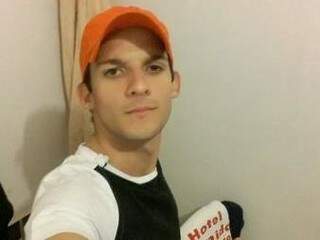 Pedro Guilherme Teodoro, tinha 24 anos e morreu ontem (24) no HU. (Foto: Arquivo Pessoal / Reprodução Facebook)