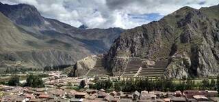 A vista de cima da montanha onde estão os sítios incas