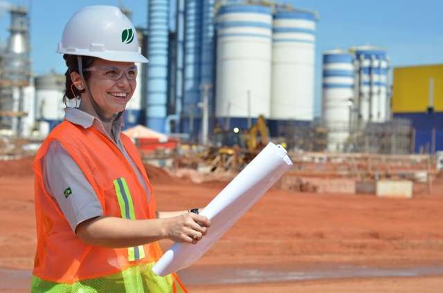 Celulose volta ao auge, contrata 700 pessoas e revive economia de cidade