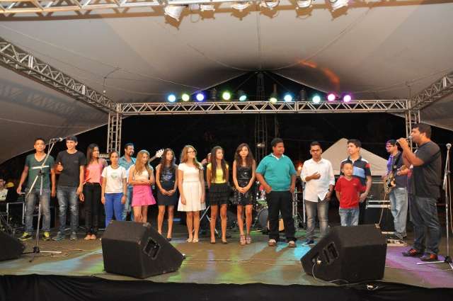 Quinze candidatos disputam amanh&atilde; a final de festival estudantil de m&uacute;sica