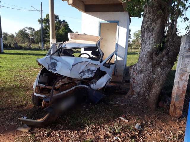 Motorista fica em estado grave ap&oacute;s capotar carro na MS-450