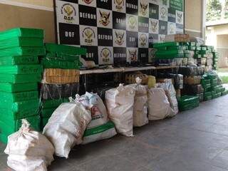 Apreendidos de uma oficina e de veículos, a maconha totalizou 2,6 toneladas de maconha (Foto: Divulgação)