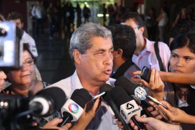 Governador deve propor reajuste salarial m&eacute;dio de 7,5% a servidores