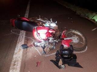 Condutora de motocicleta sofreu múltiplas fraturas após atingir traseira de ônibus. (Foto: Alisson Silva/Edição MS)