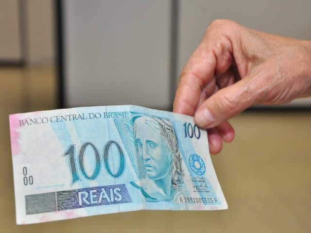  Mulher saca nota manchada em caixa eletr&ocirc;nico, segundo caso na Capital