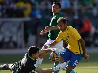 Neymar perdeu gols em duelo contra o goleiro Lampe (Foto: Pedro Martins/Mowa Press)