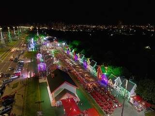 Noite de festa na Cidade do Natal, em Campo Grande, em imagem aérea. (Foto: Fly Drone).