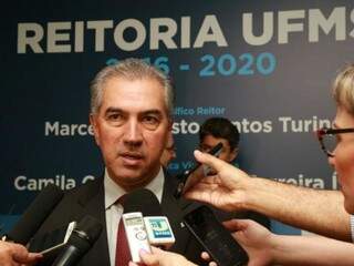 Governador falou sobre o assunto durante posse de Turine como reitor da UFMS (Foto: Marcos Ermínio)