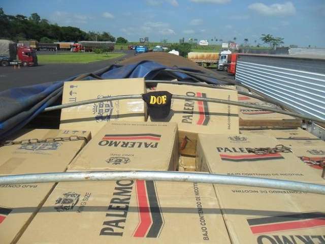 Tr&ecirc;s carretas s&atilde;o apreendidas com R$ 4,5 mi em cigarros contrabandeados