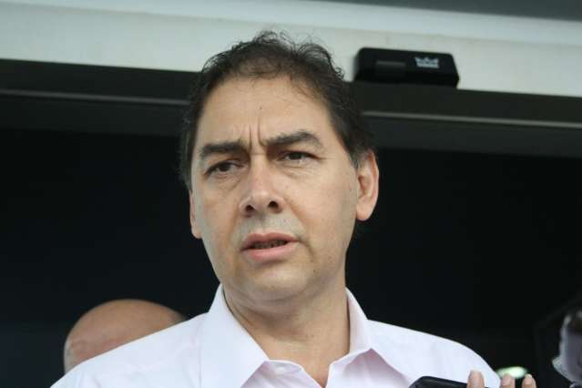 Cirurgia nos olhos &eacute; &quot;por causa da idade e estresse&quot;, alega prefeito