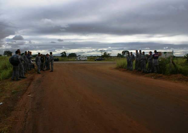  Trabalhadores continuam em greve e realizam mobiliza&ccedil;&atilde;o na BR-168