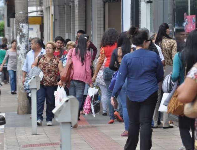 Sal&aacute;rio do trabalhador caiu 2% e de servidor sem carteira subiu 10%