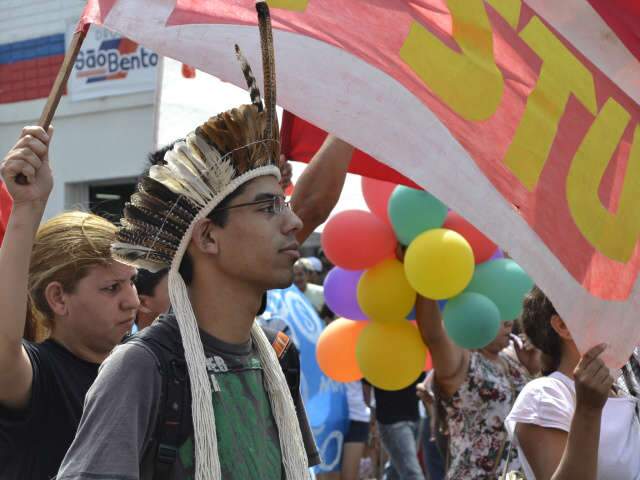  Grito dos exclu&iacute;dos re&uacute;ne cerca de 100 pessoas no centro da Capital